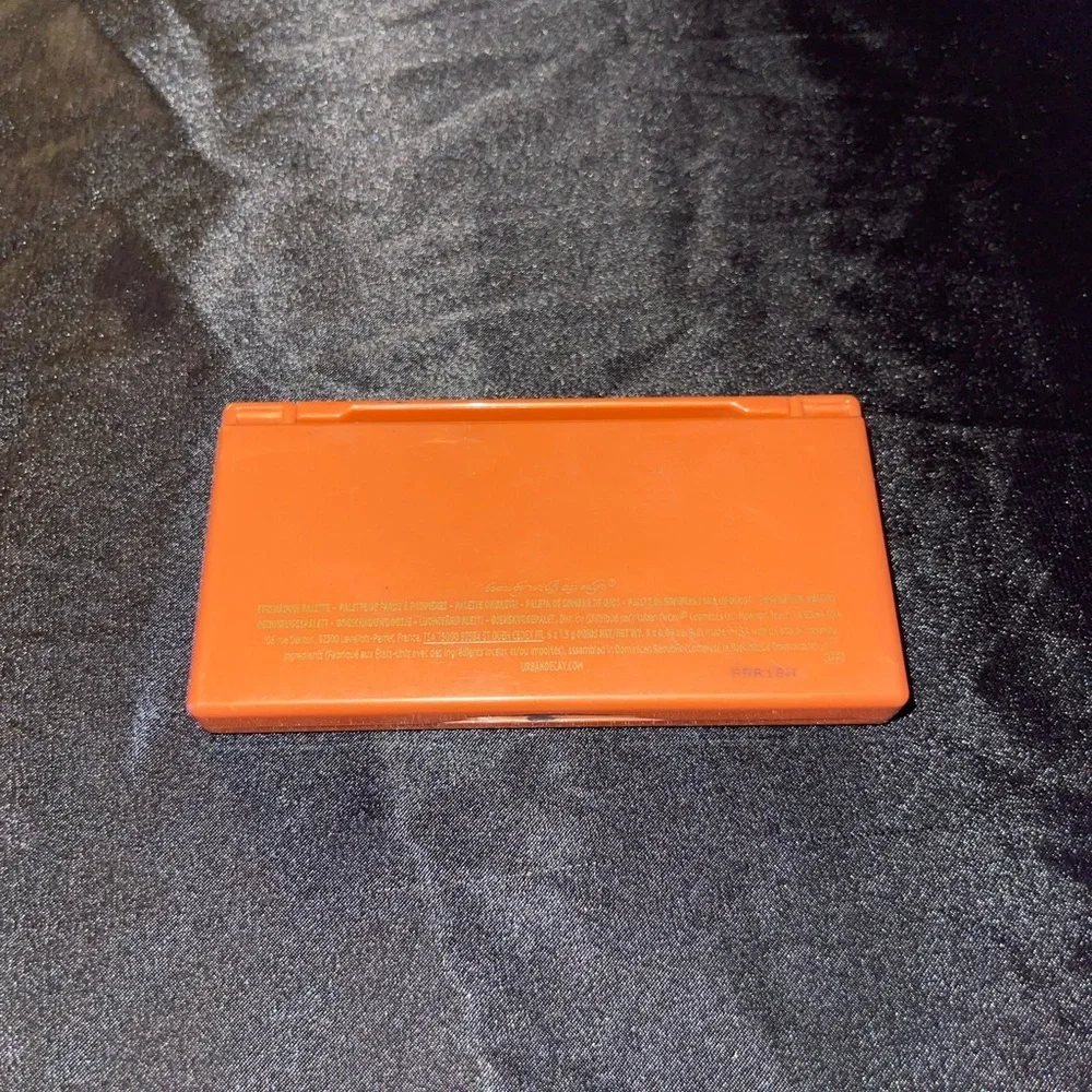 Urban Decay NAKED Petite Heat Eyeshadow Palette - Picture 6 of 6